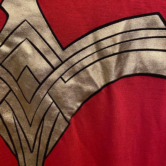 Wonder Woman Tshirt - Picture 4 of 4
